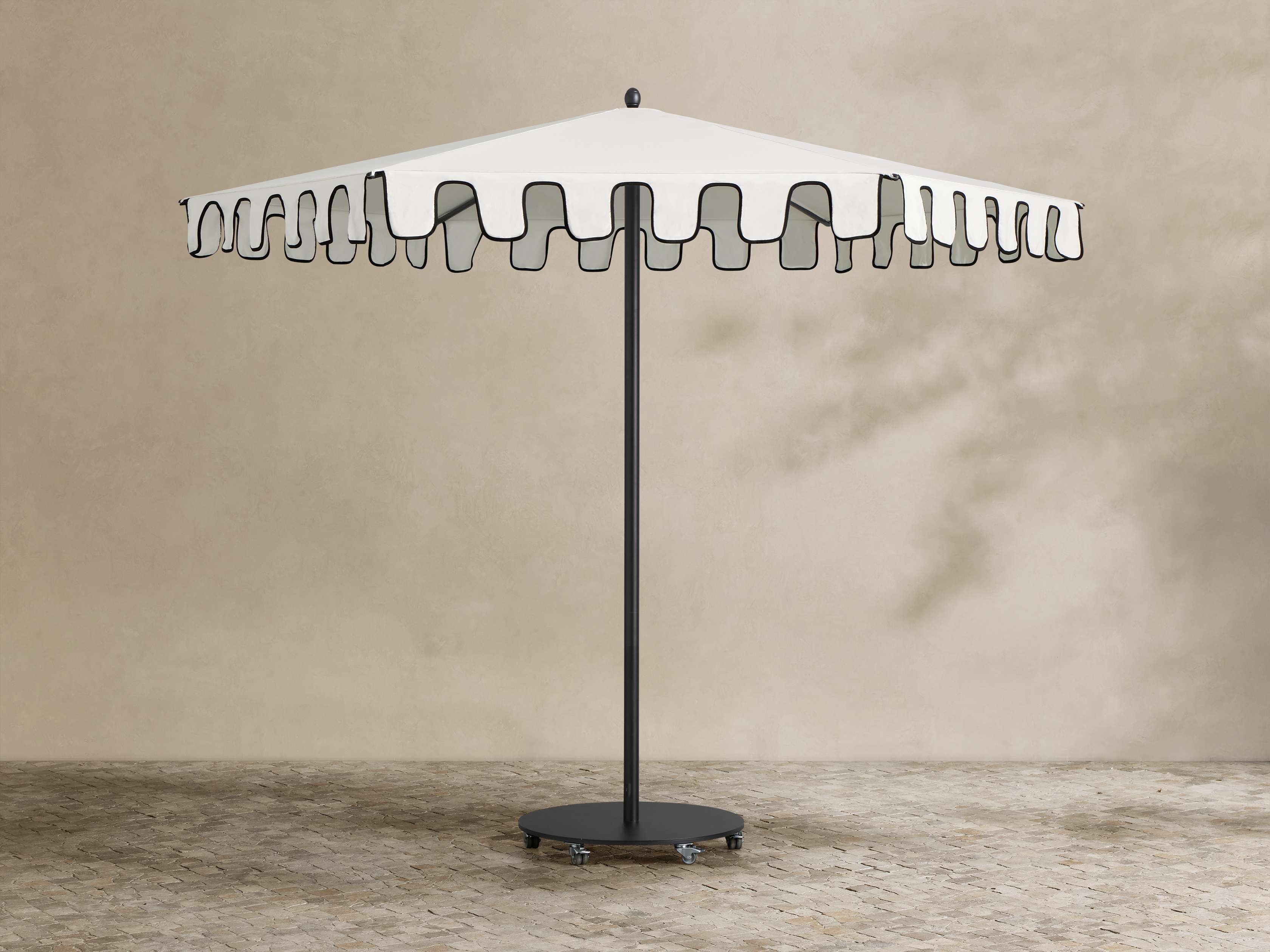 Nata Outdoor Round Scalloped Umbrella