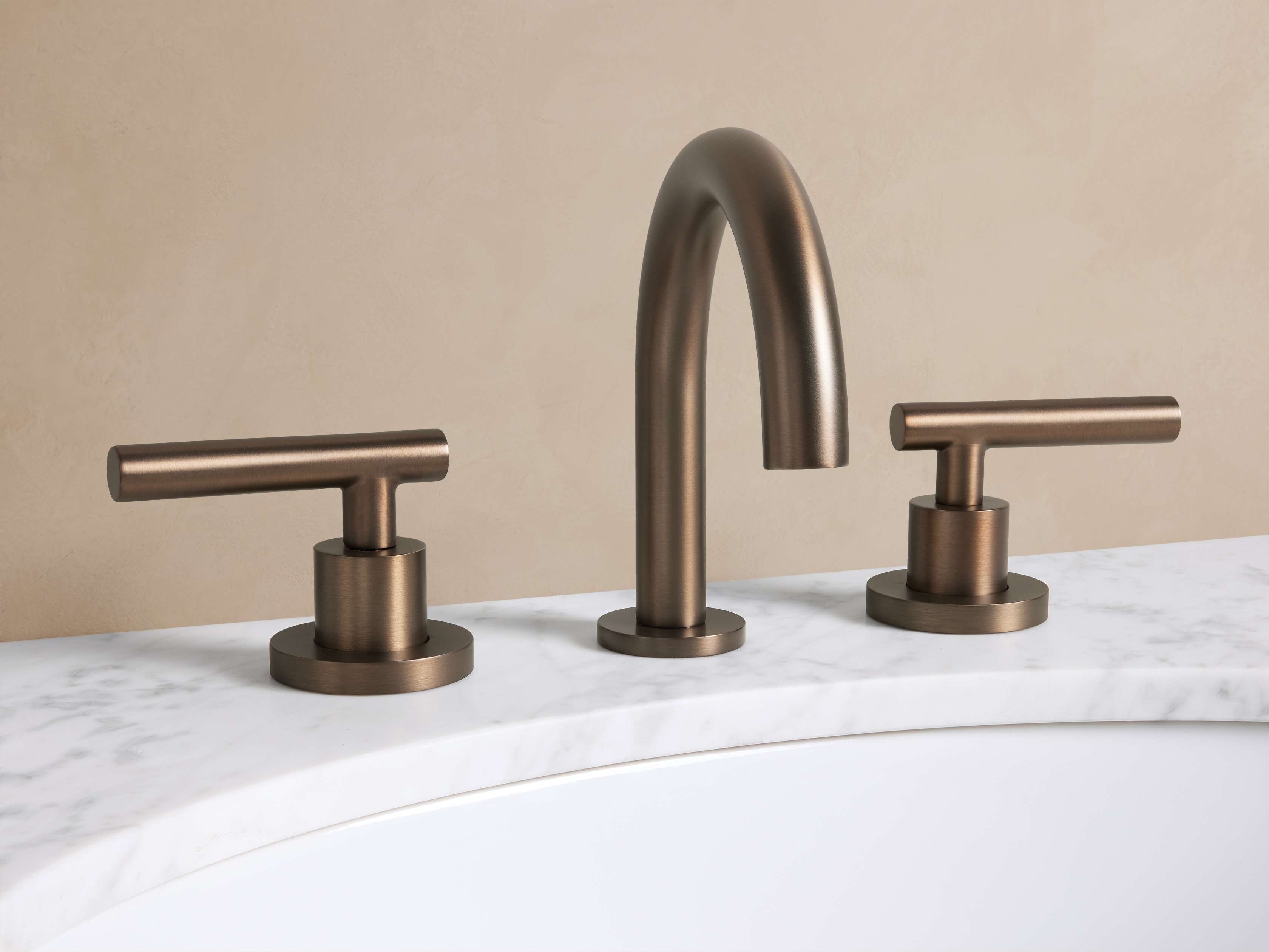 Lomas Smooth Faucet in Bronze