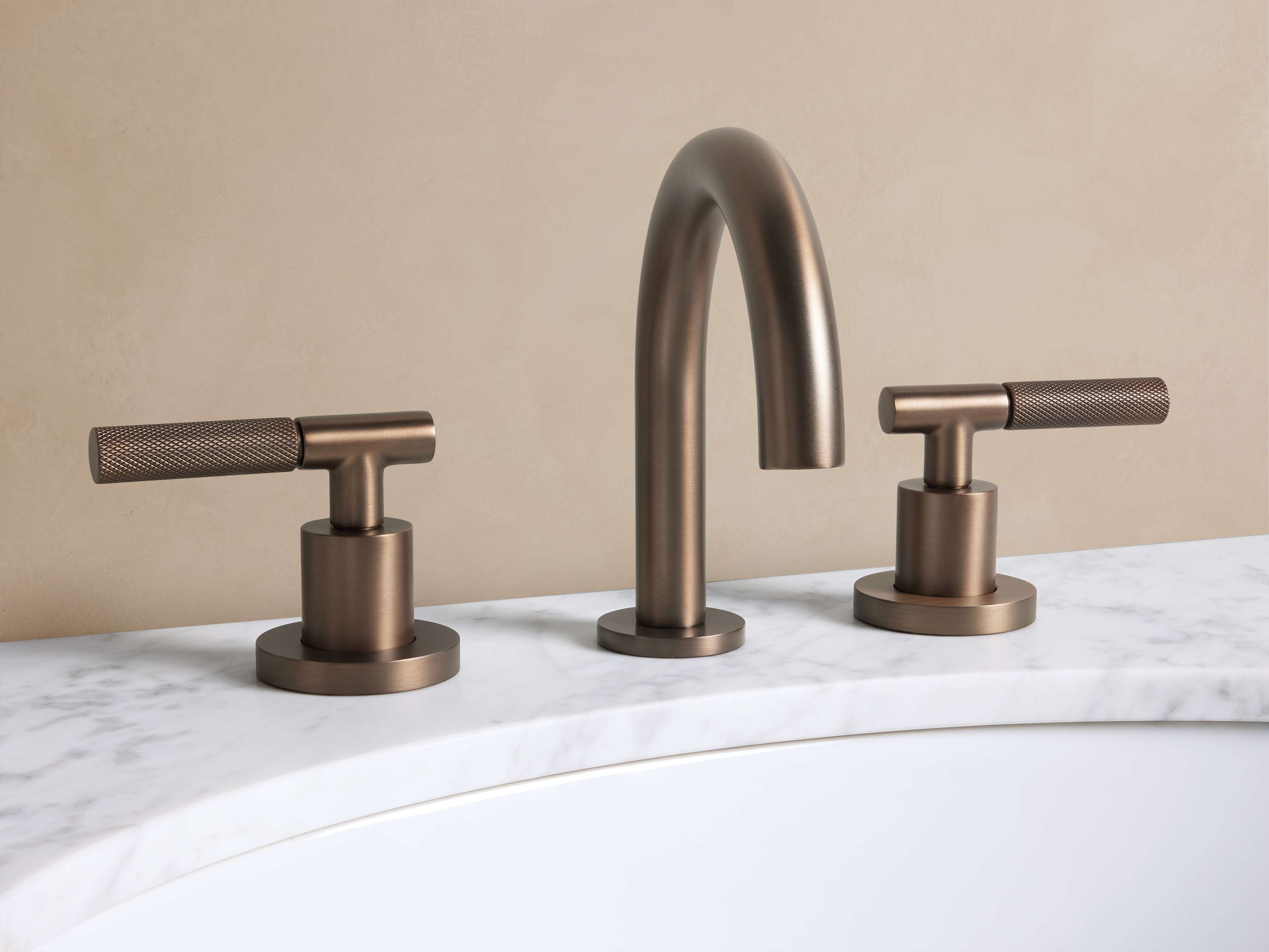 Lomas Knurled Faucet in Bronze